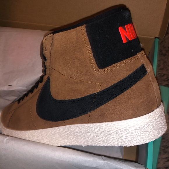 SOLD OUT - Picture 4 of 8